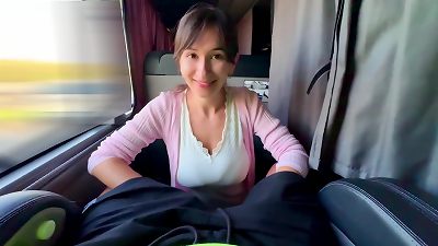 Spontaneous public bus dt &mdash; random man got fortunate