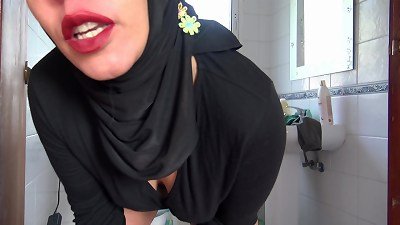 turkish bi mummy pissing from her hairy vagina